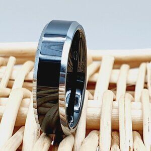 Unisex Tungsten Carbide Ring with Polished Finish and Rounded Edges W730